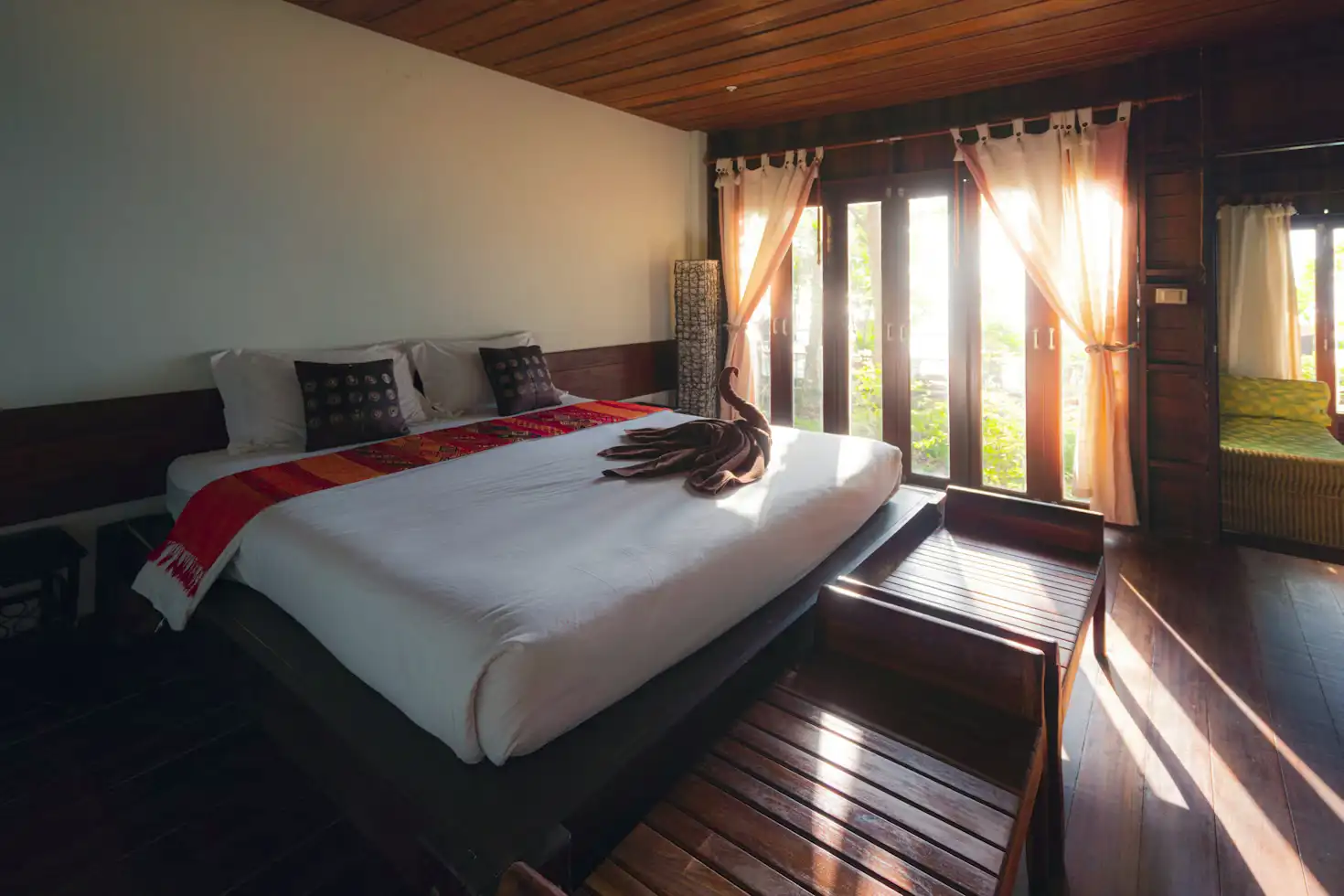 Chambre luxueuse de l'Hôtel-Restaurant de la Vallée à Chevreuse